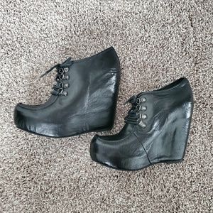 Bakers platform black leather wedges size 8